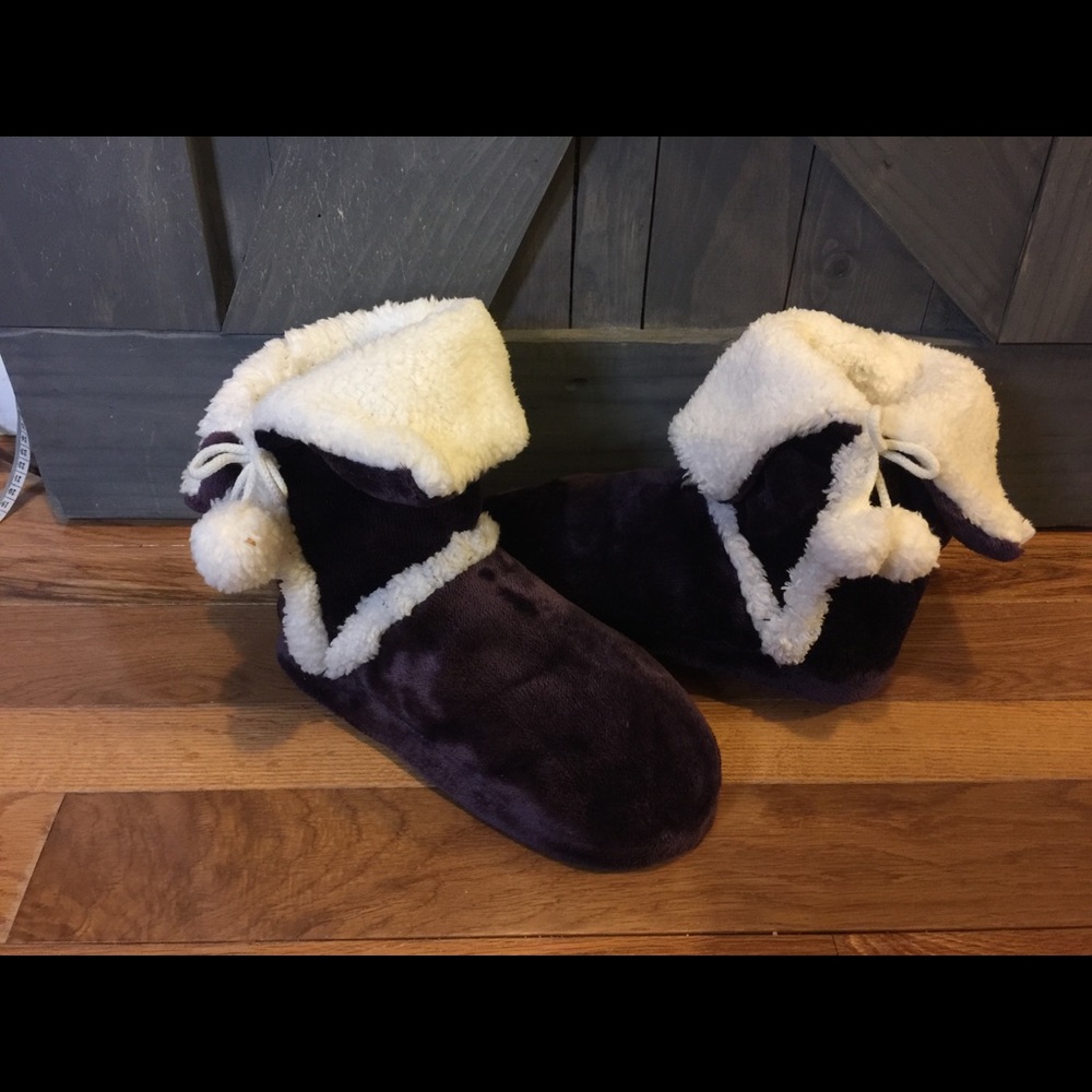 Soft & Cozy, fuzzy purple slippers size L